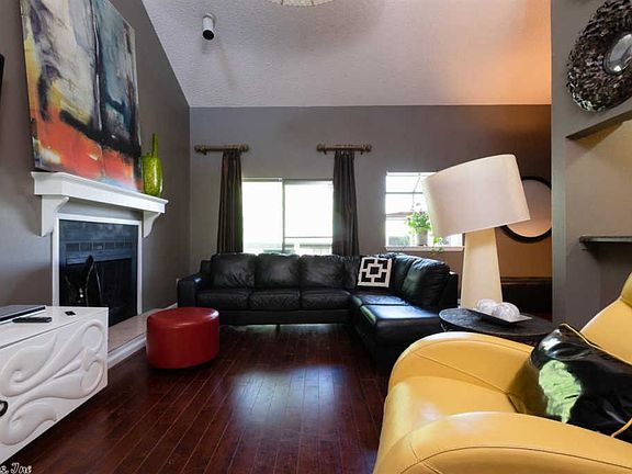 4th image of 301 Kings Row Dr APT 102