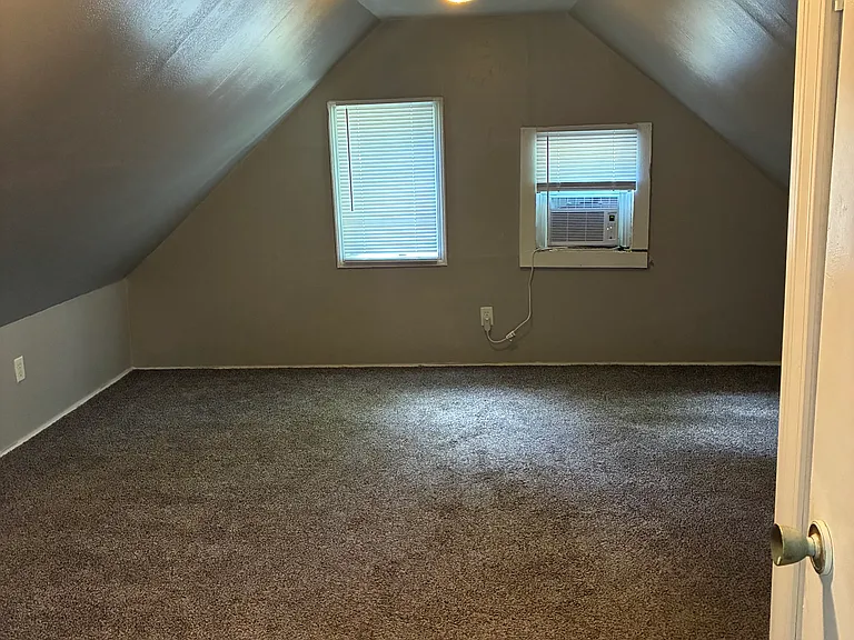 3228 Seneca St — Photo 10