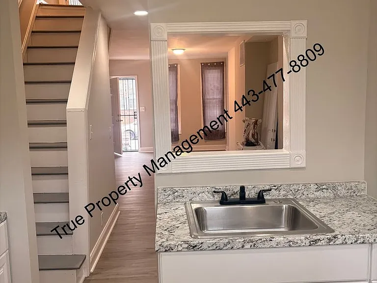 1614 N Calhoun St — Photo 5
