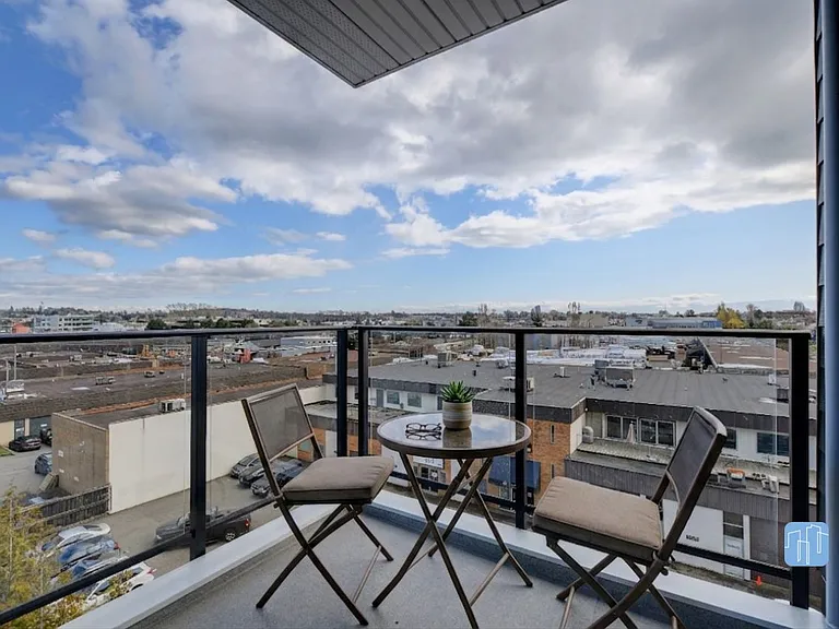 3381 Whittier Ave — Photo 8