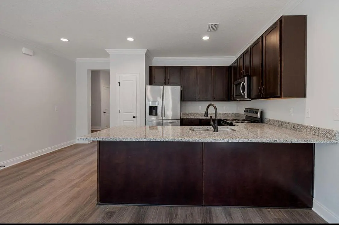 3 bed, 2.5 bath, 1614 sqft, $2,450 — Photo 3