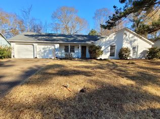 1426 Tracewood Dr, Jackson, MS 39211