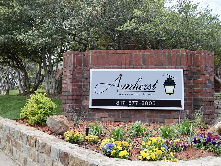 Amherst Apartments — Photo 30