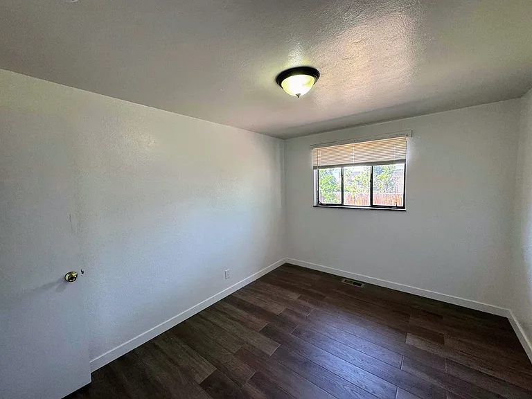 1409 Boston St — Photo 6