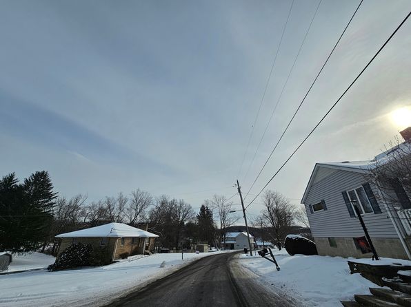 319 Miller Ln, Ruffs Dale, PA 15679