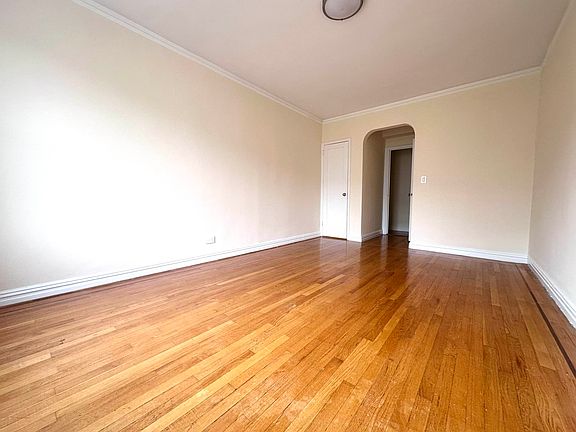 4th image of 110 Bennett Ave #5C