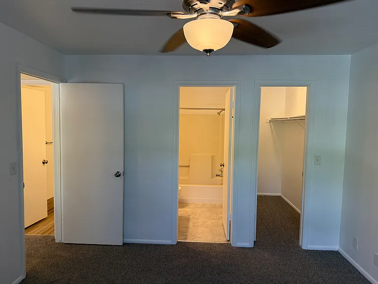 1222 E Waterside Cv — Photo 12