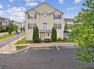 5066 Village Fountain Pl, Centreville, VA 20120