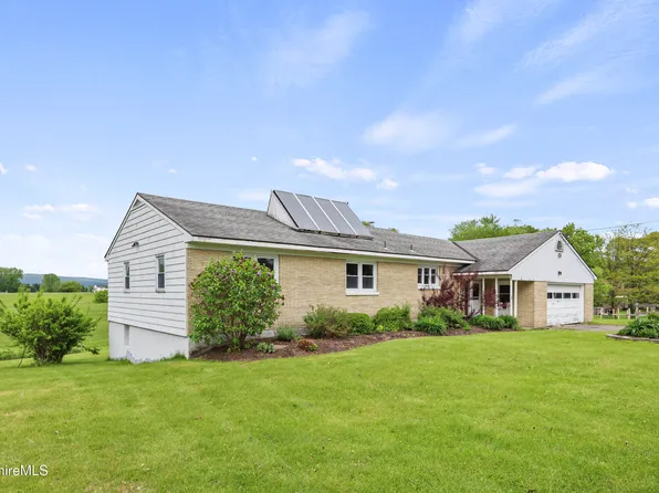 70 Saratoga Dr, Pittsfield, MA 01201