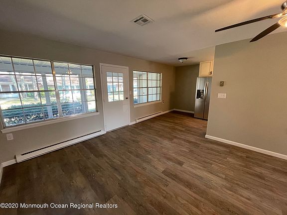 5th image of 827 Balmoral Court