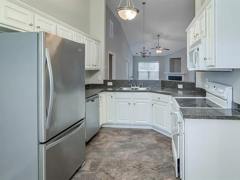 129 Crickhollow Cir — Photo 10