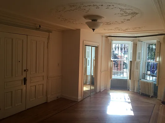 Rented by RES New York | media 10