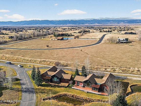 4th image of 2470 Falcon Creek Dr