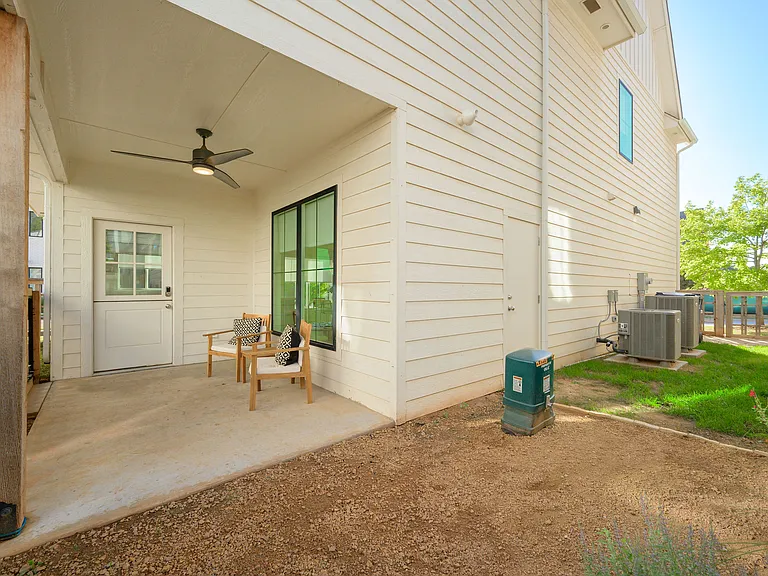 1300 N Blackwelder Ave — Photo 9
