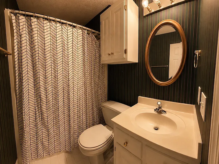 2101 Fox Ridge Rd — Photo 6