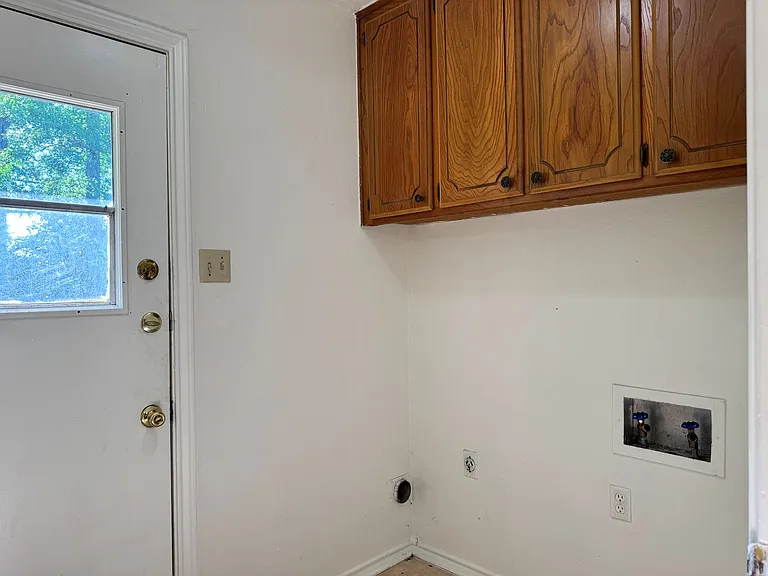 16048 Shoshone Dr — Photo 7