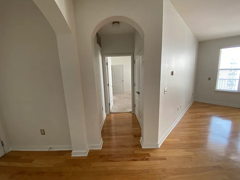 3000 Vanderbilt Pl #320 — Photo 10