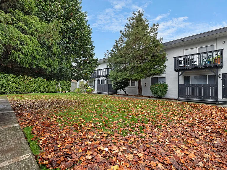 Manhattan Apartments - Normandy Park — Photo 41