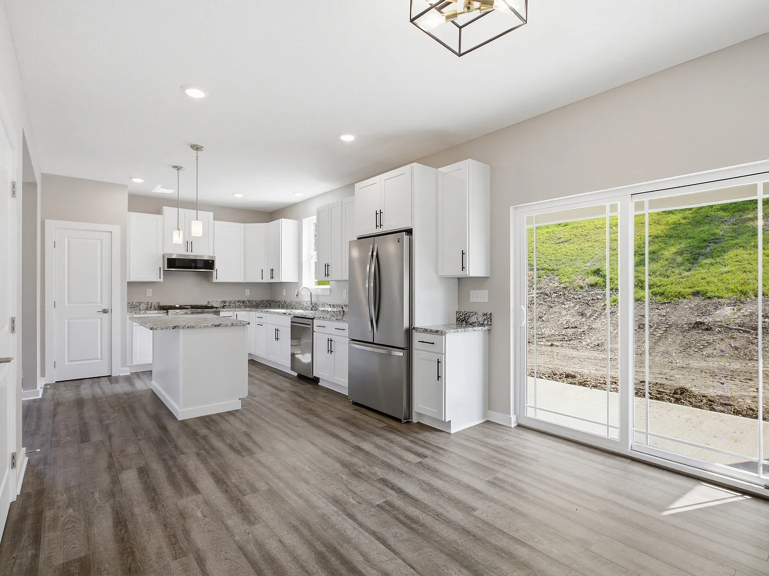 4 bed, 3.5 bath, 2310 sqft, $4,250 — Photo 3