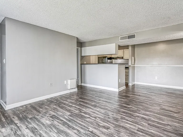Tamarind Bay Apartments — Photo 17