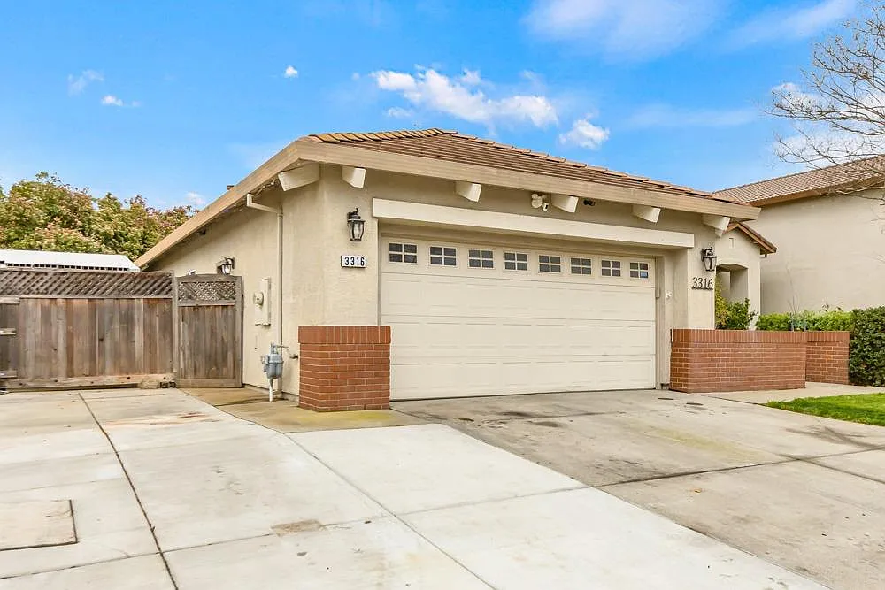 3316 Verdeca Way photo 1