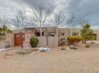 40 Entrada Descanso, Santa Fe, NM 87506