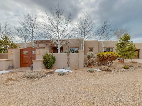 40 Entrada Descanso, Santa Fe, NM 87506