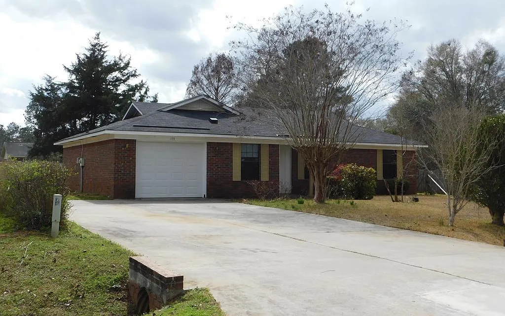4 bed, 2.0 bath, 1296 sqft, $1,588 — Photo 1