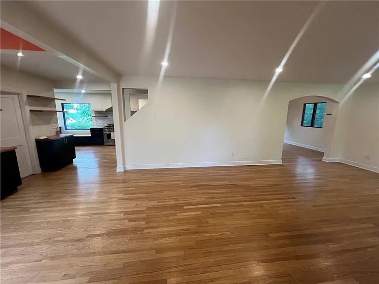 127 Westland Dr — Photo 6