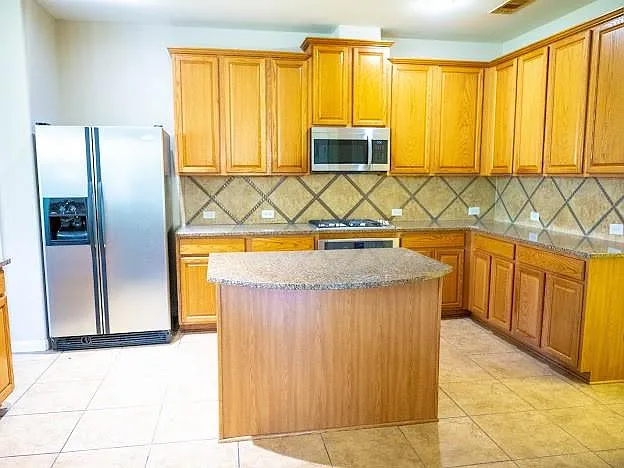 10007 Shire Green Ln — Photo 25