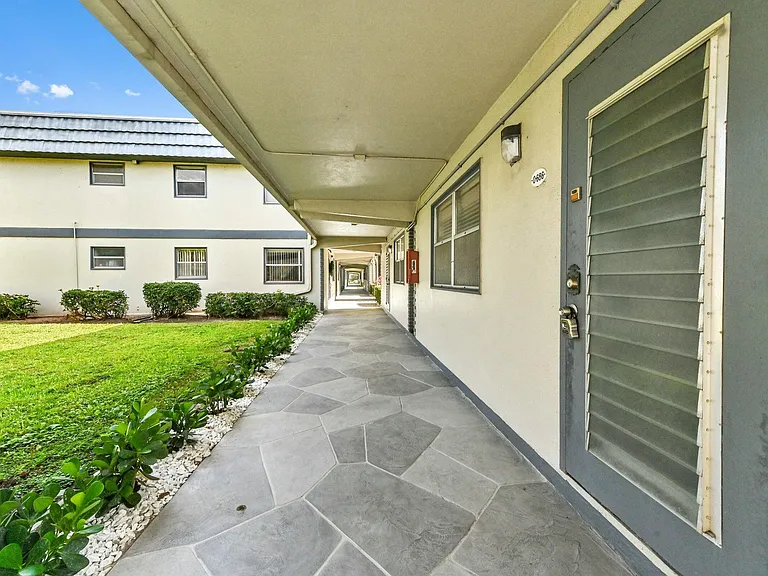686 Brittany O #O — Photo 10