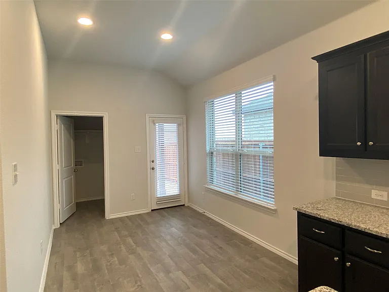 1805 Wayne Ln — Photo 8