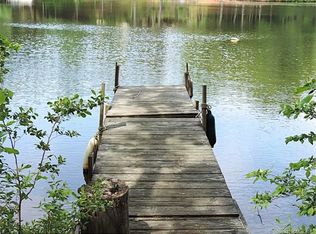 16 W Cove Rd, Moodus, CT 06469