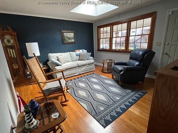 4th image of 107 Hastings Dr