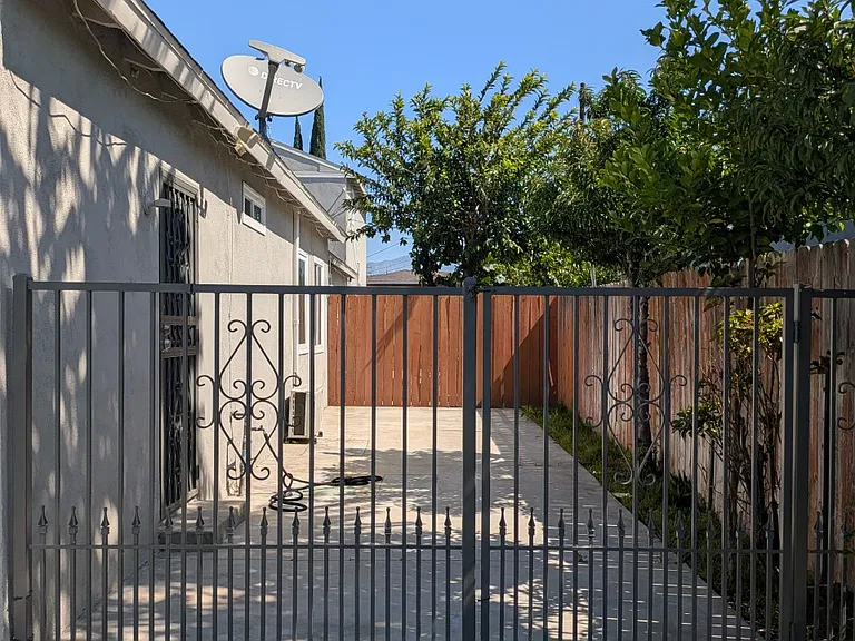 W Sunkist St — Photo 8