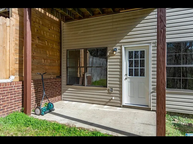 4137 Seabrook Ln — Photo 2