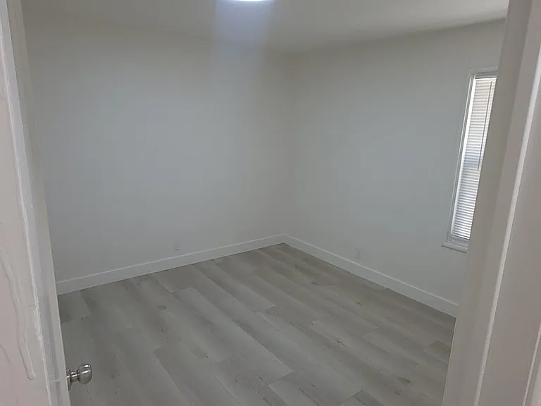 7975 Orange Ave — Photo 10