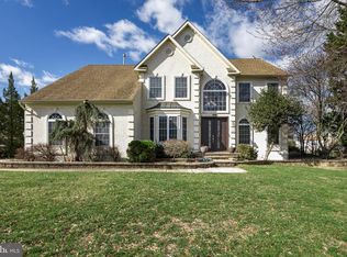 2 Rothbury Dr, Lumberton, NJ 08048