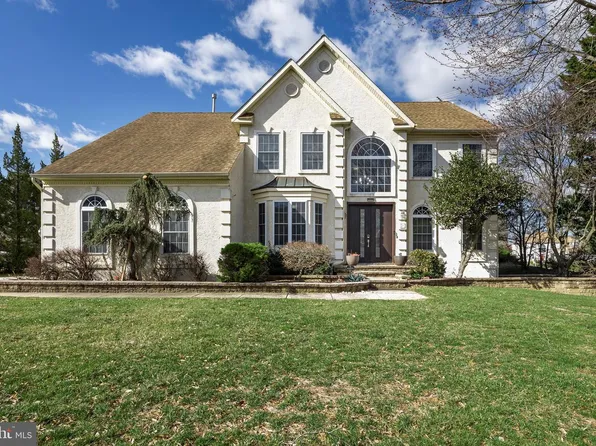 2 Rothbury Dr, Lumberton, NJ 08048