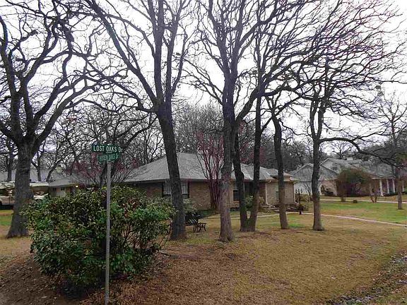 3rd image of 101 Lost Oaks Dr