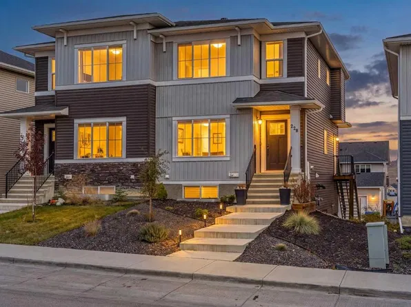 228 S River Heights Dr, Cochrane, AB T4C 0W2