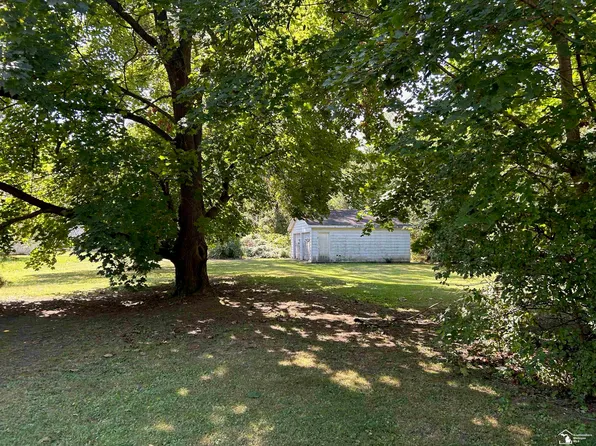 617 Castella St, Temperance, MI 48182