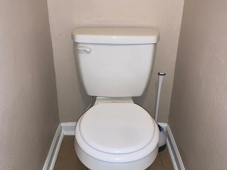 1/2 Bathroom