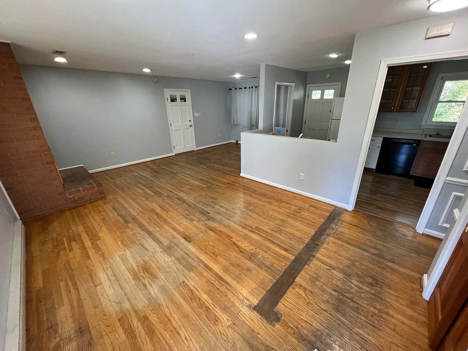 4 bed, 2042 sqft, $2,900 — Photo 4