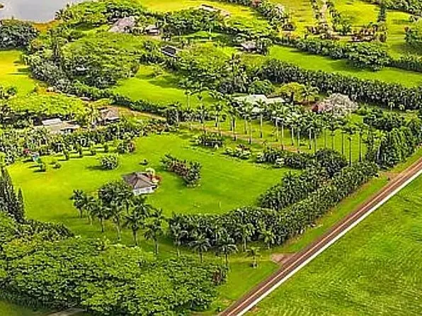 5850A Kahiliholo Rd, Kilauea, HI 96754