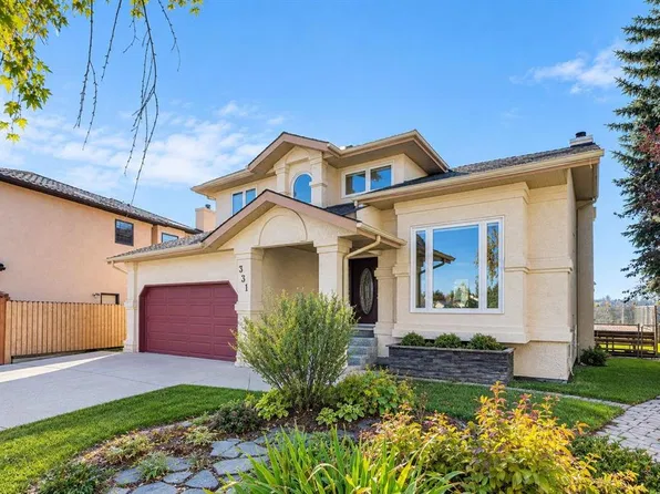 331 E Wood Valley Bay SW, Calgary, AB T2W 5Y6