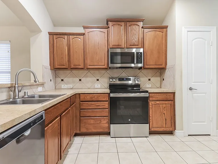 1524 Toucan Dr — Photo 9