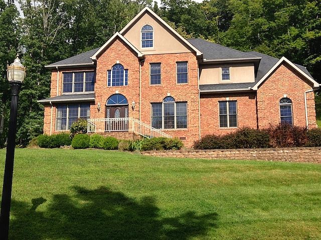 1st image of 204 Muirfield Ct