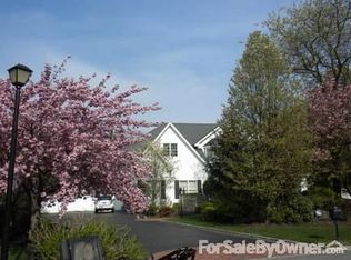 2 Leahs Ct, Smithtown, NY 11787