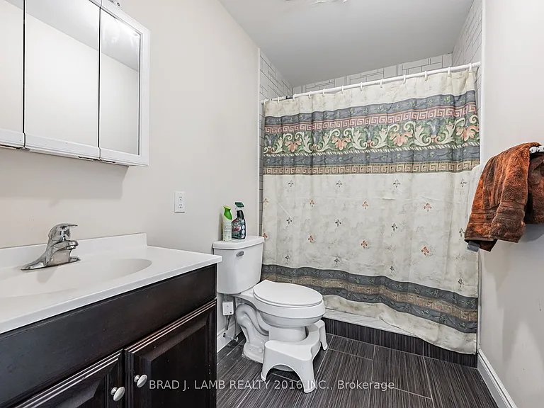2904 A Danforth Ave #3 — Photo 14